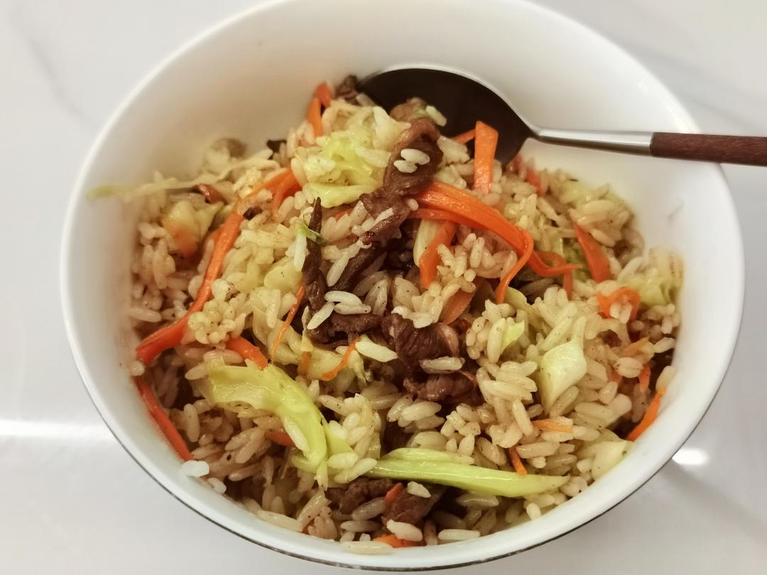 圆白菜牛肉炒饭