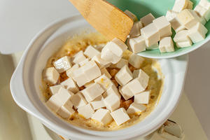 咸蛋黄豆腐煲的做法 步骤5