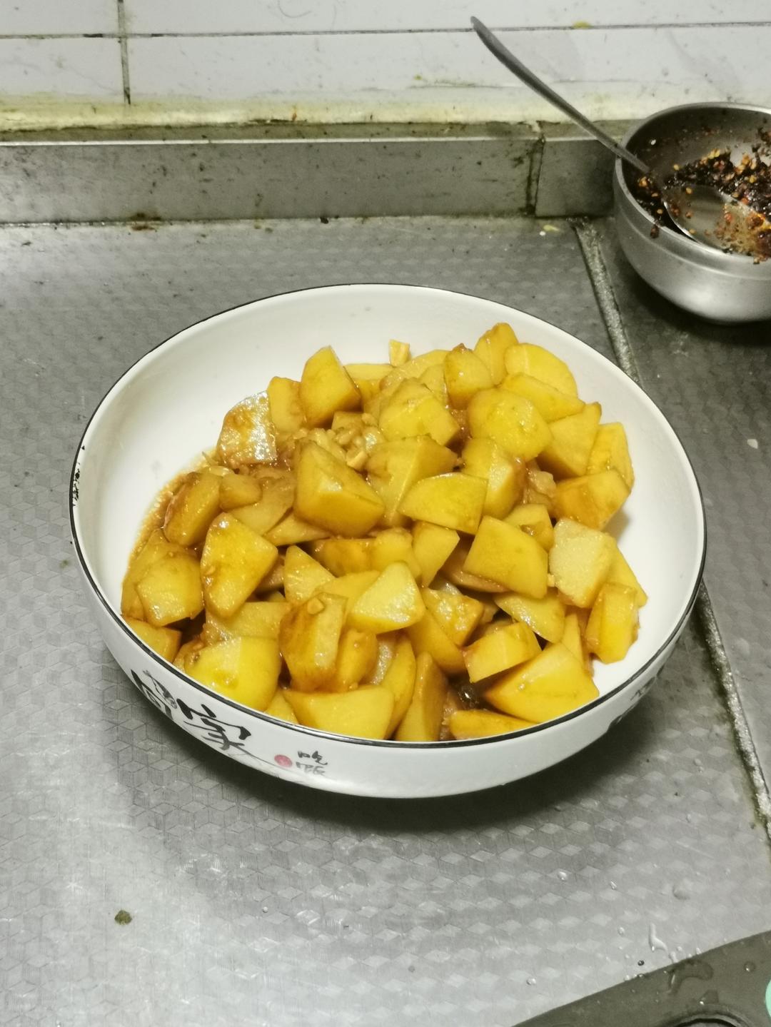 🔥巨下饭，软糯入味！比肉还好吃的红烧土豆