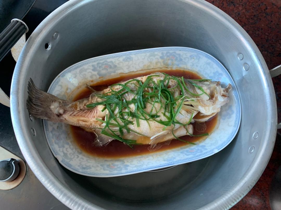 清蒸鲈鱼：如何蒸出酒店水平的鱼