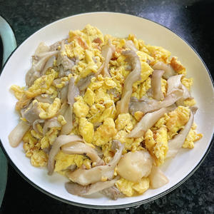 平菇炒鸡蛋的做法 步骤6