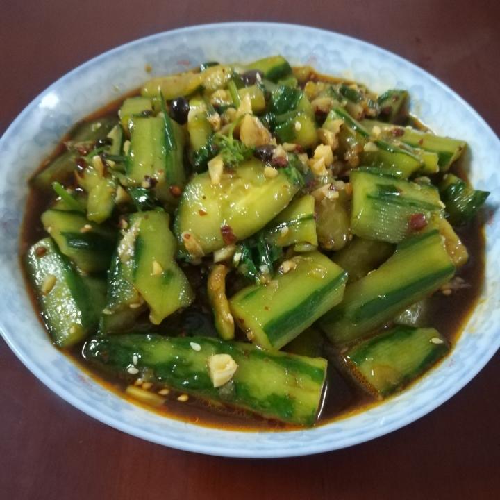 超级好吃的凉拌拍黄瓜