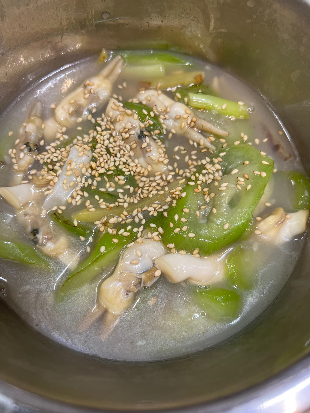 丝瓜烧蛏子(鲜掉眉毛)