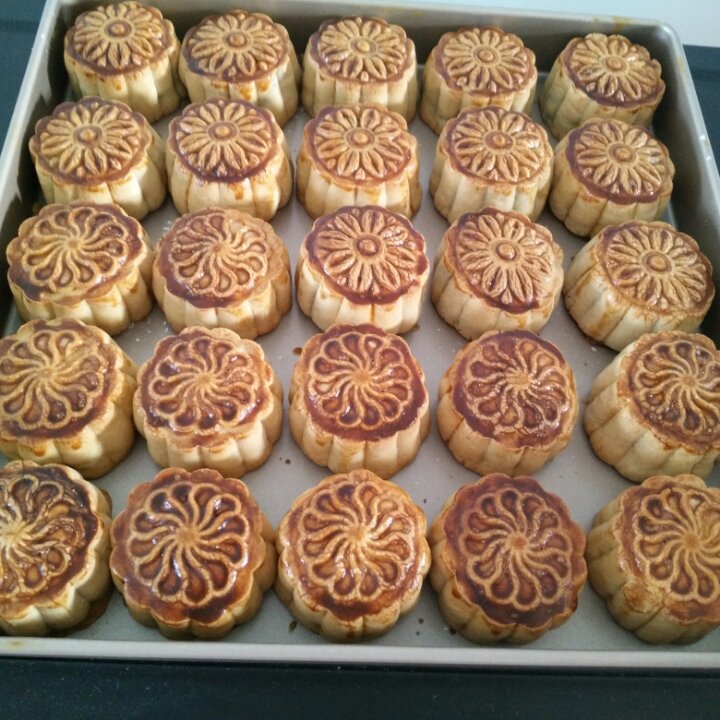 广式月饼—蛋黄莲蓉月饼