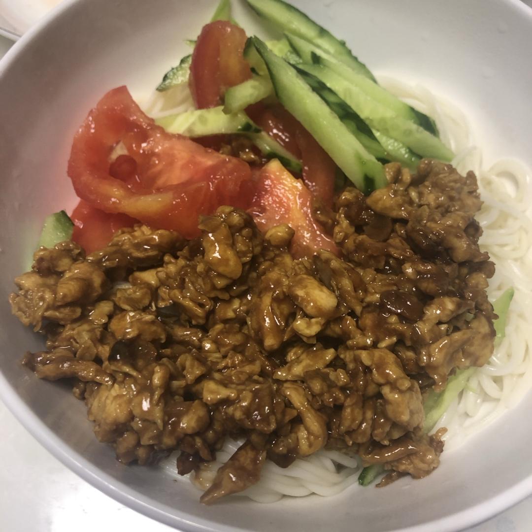鸡蛋炸酱面