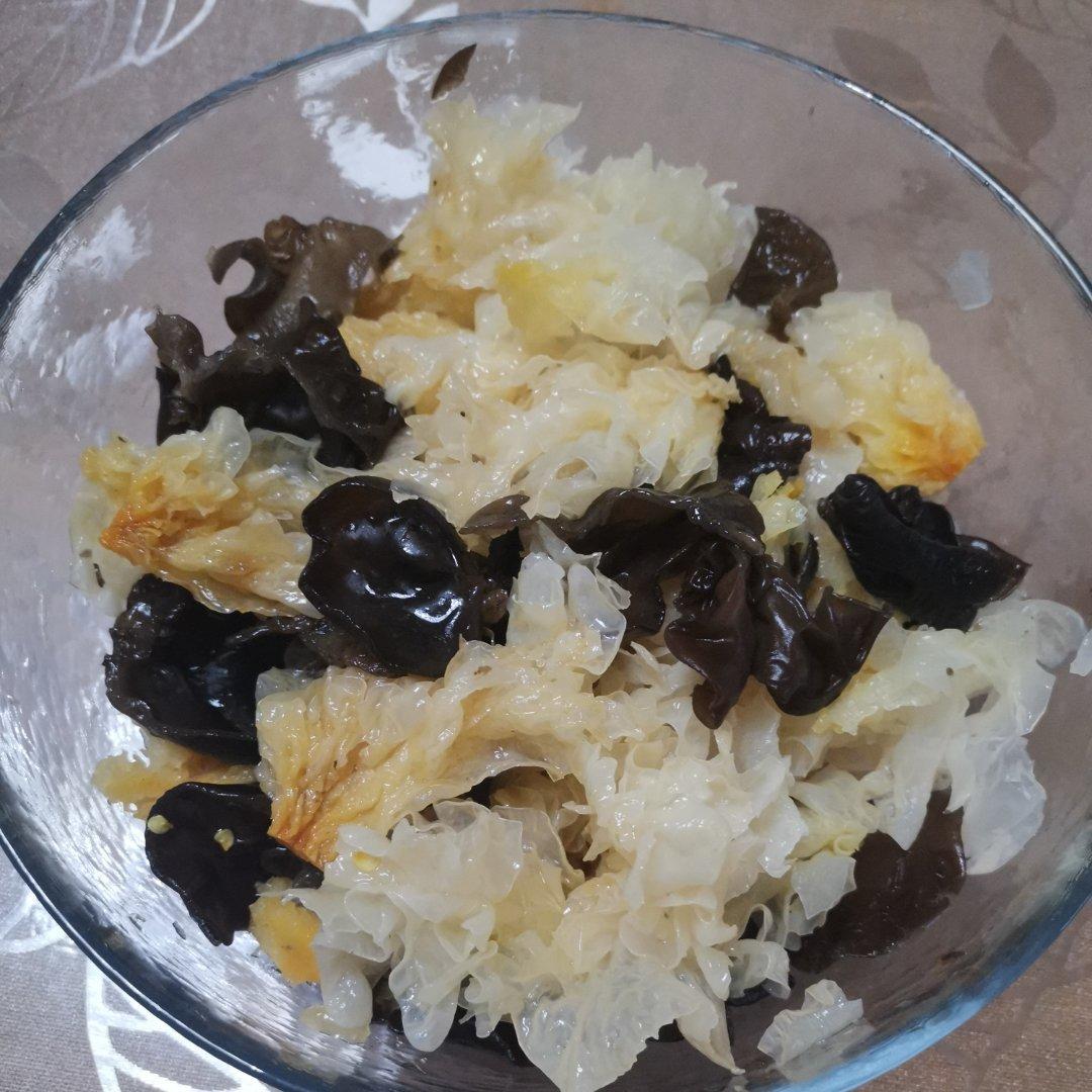 凉拌银耳