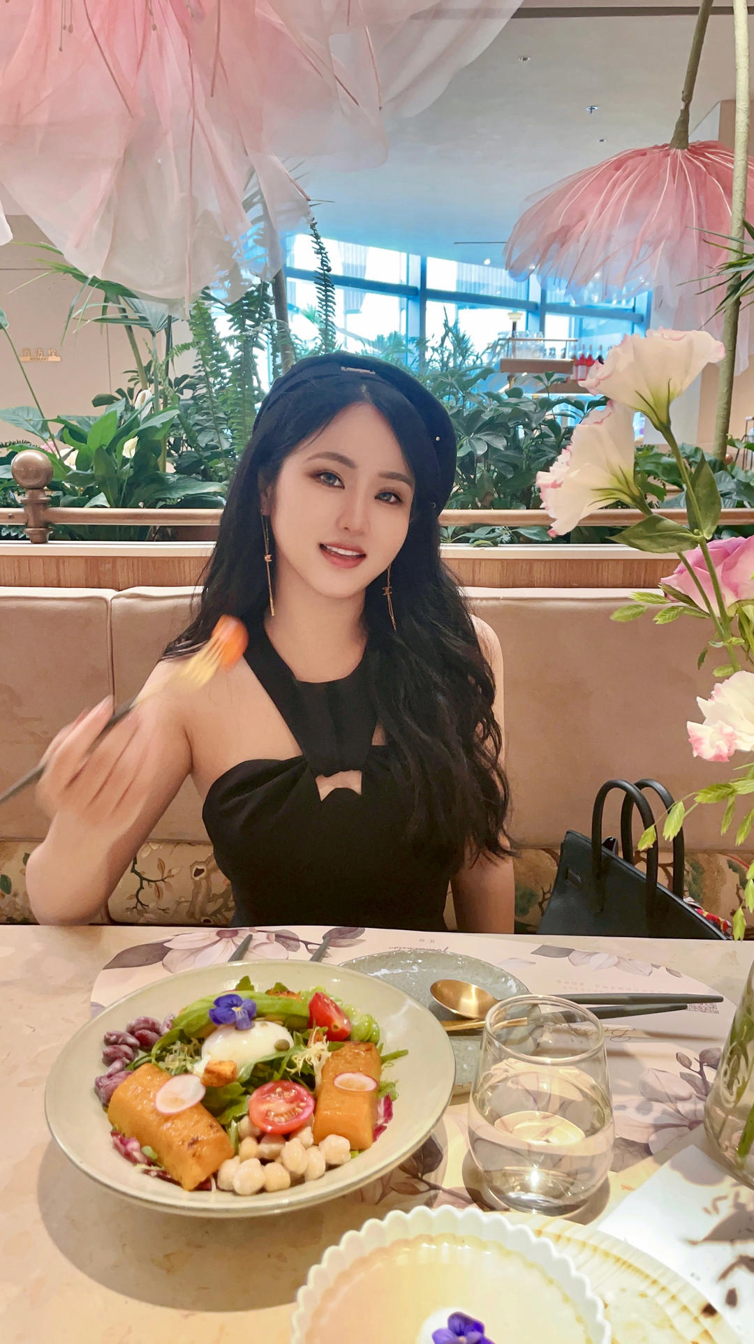 超级哇塞的大妮