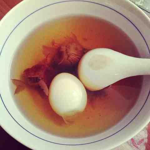 蜜枣炖鸡蛋的做法