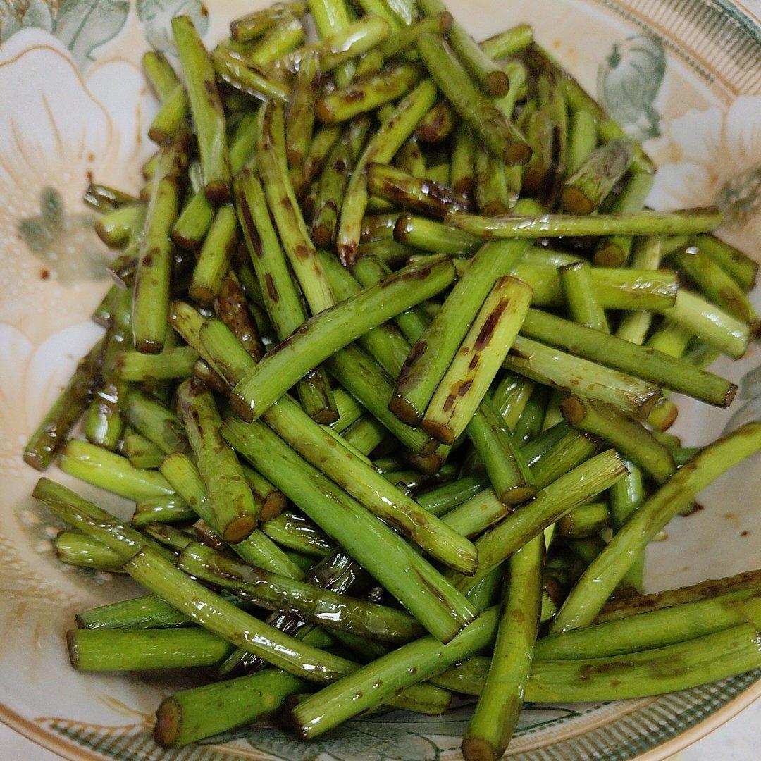 做法简单又下饭的炒蒜苔❗️