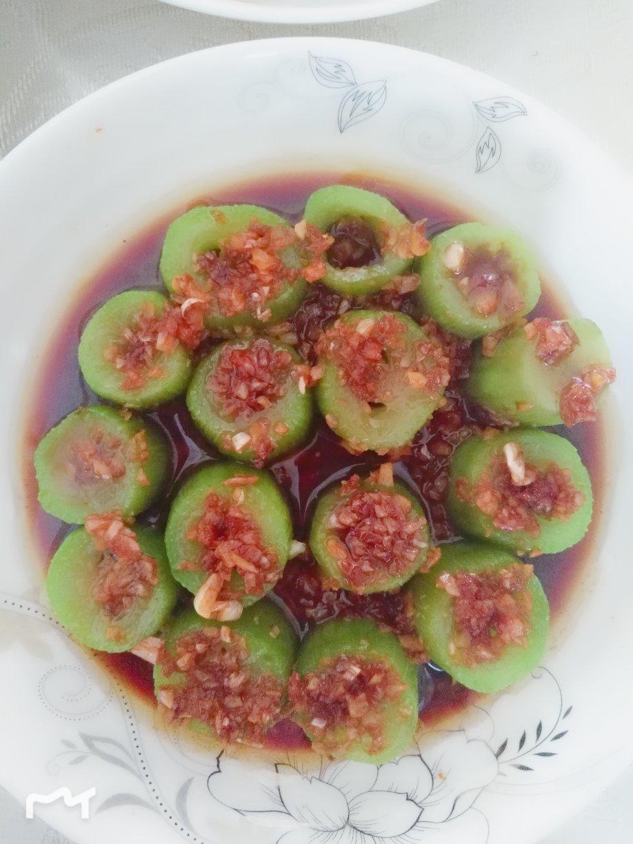 只需要五分钟就可以的美味蒜蓉蒸丝瓜