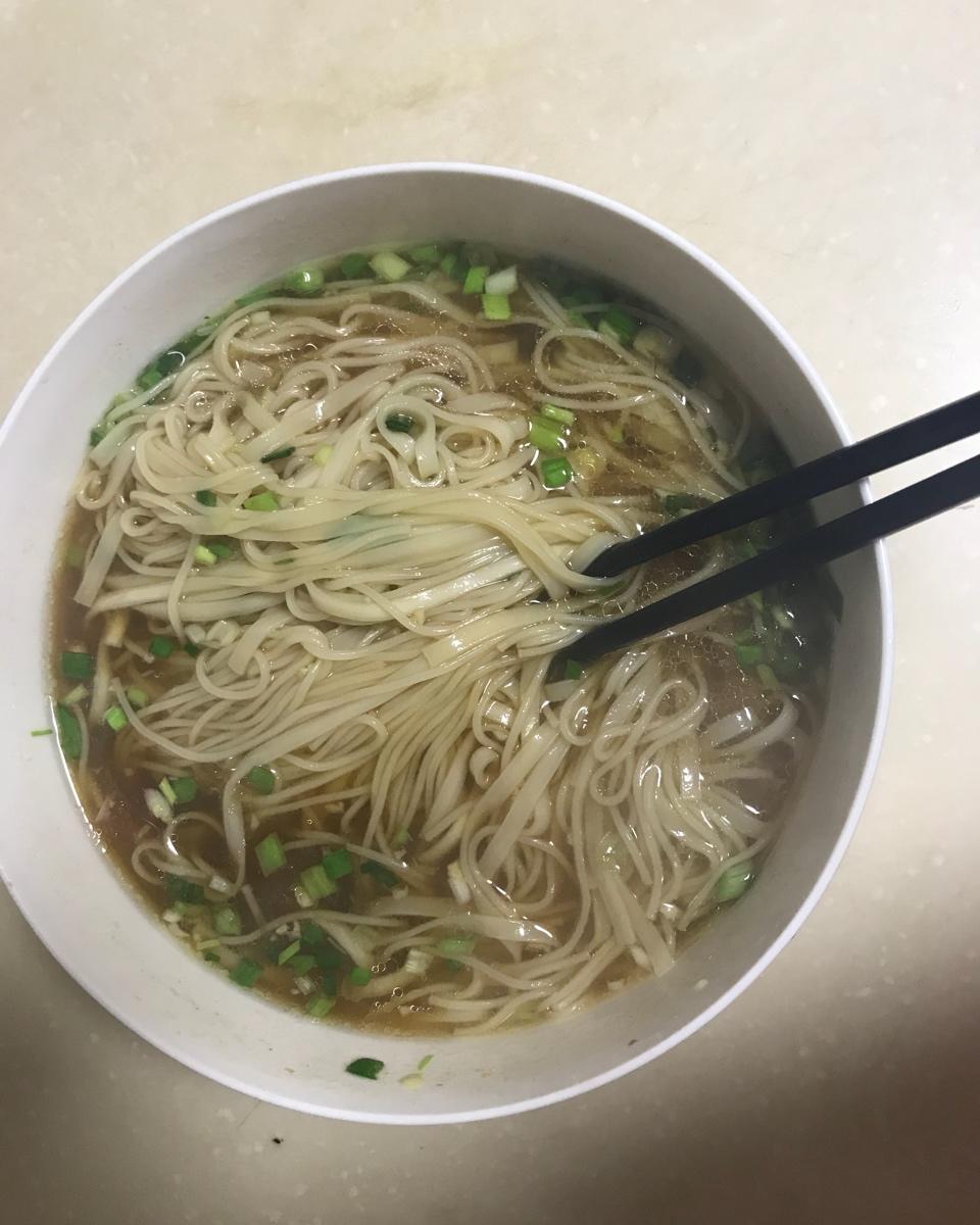 财哥lc做的一碗热汤面