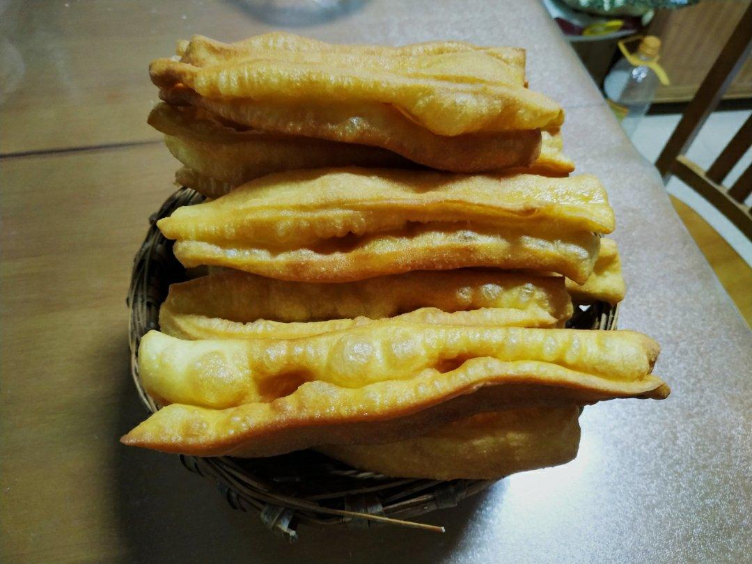 （视频菜谱）自制蓬松 炸油条