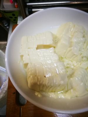 咸蛋黄鱼籽豆腐的做法 步骤2