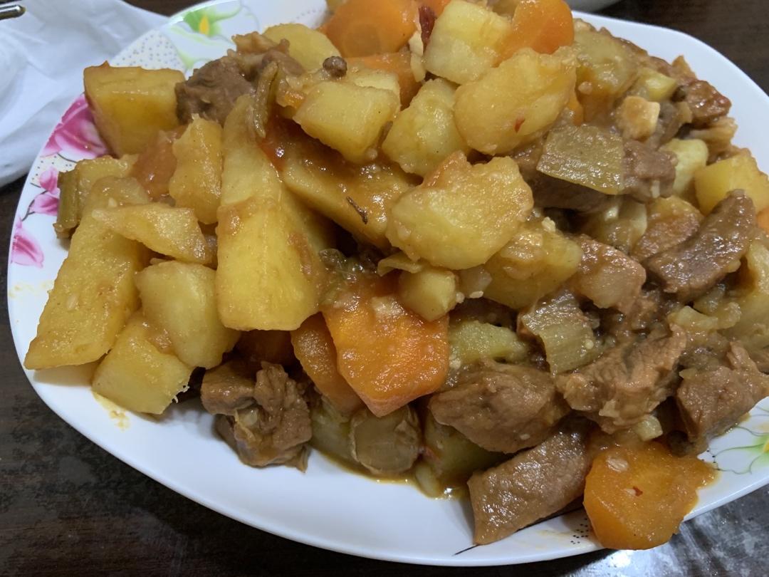 土豆焖牛腩