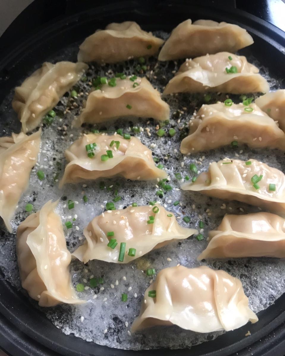 冰花煎饺 Fried Pork & Lotus Root Dumplings