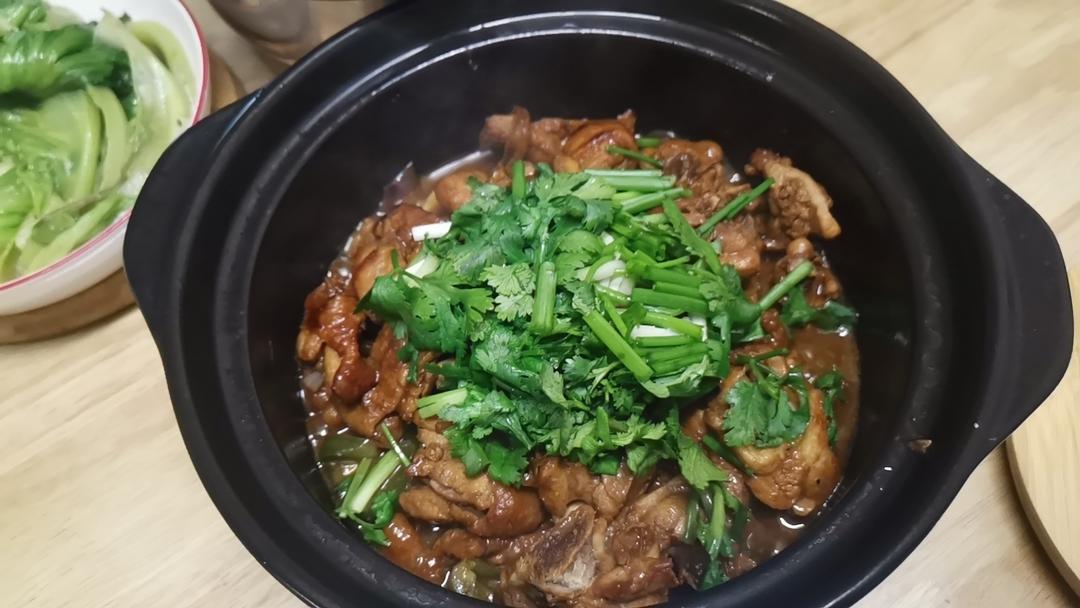 香气火爆口感滑嫩的啫啫滑鸡煲