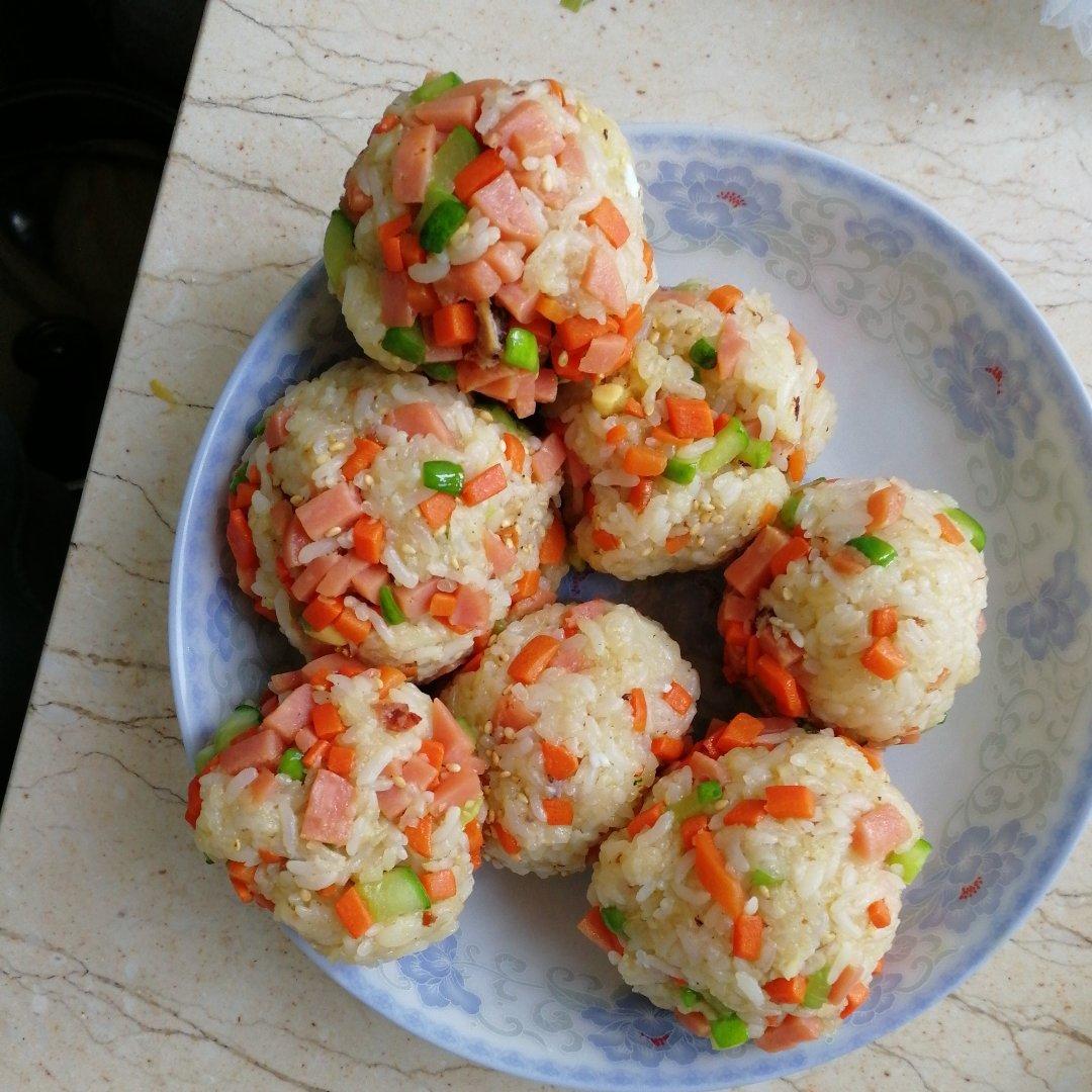 小盆友超爱的肉松饭团子