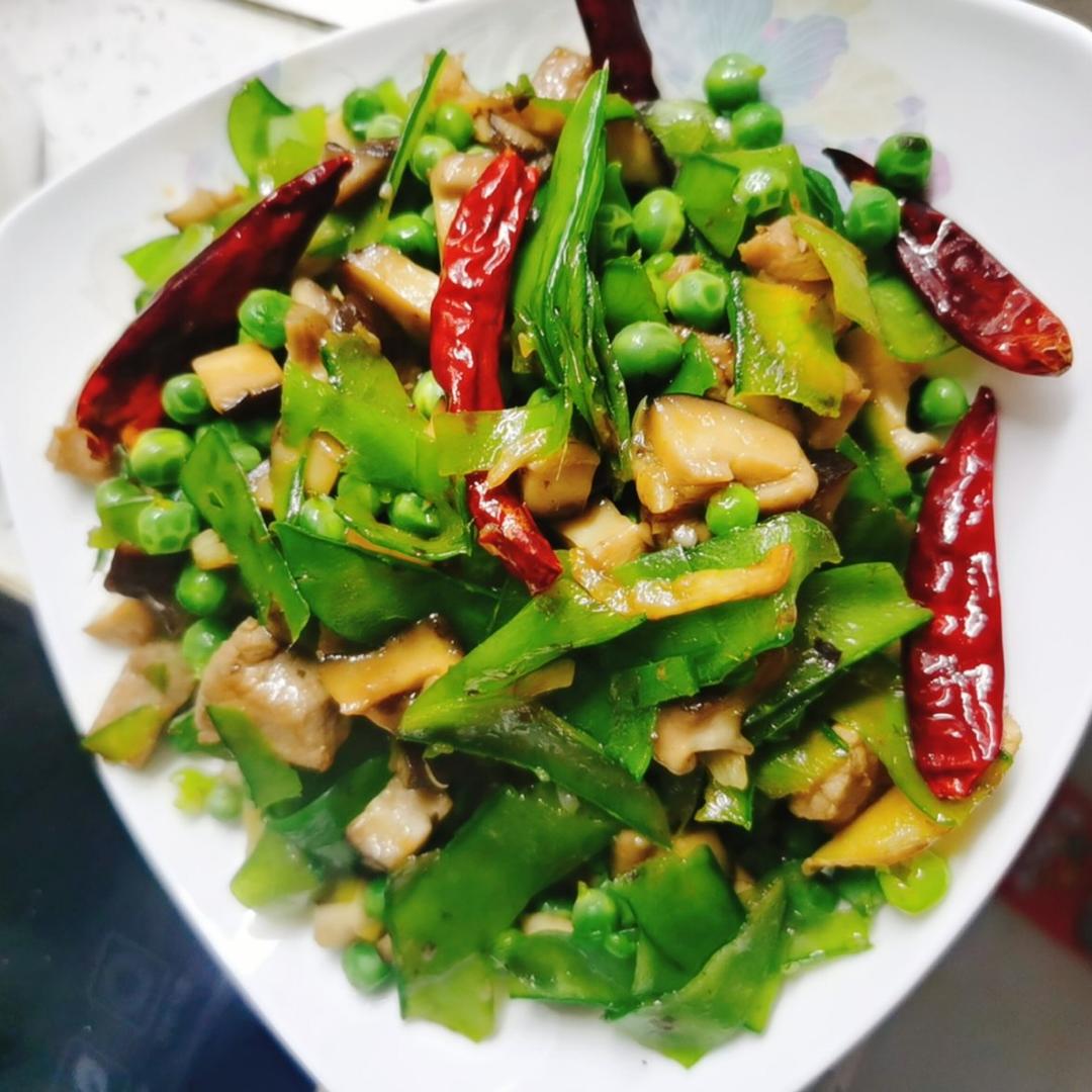 香菇牛肉粒炒豌豆  很受欢迎