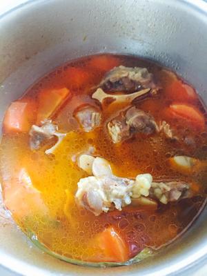 胡萝卜牛尾汤的做法 步骤1
