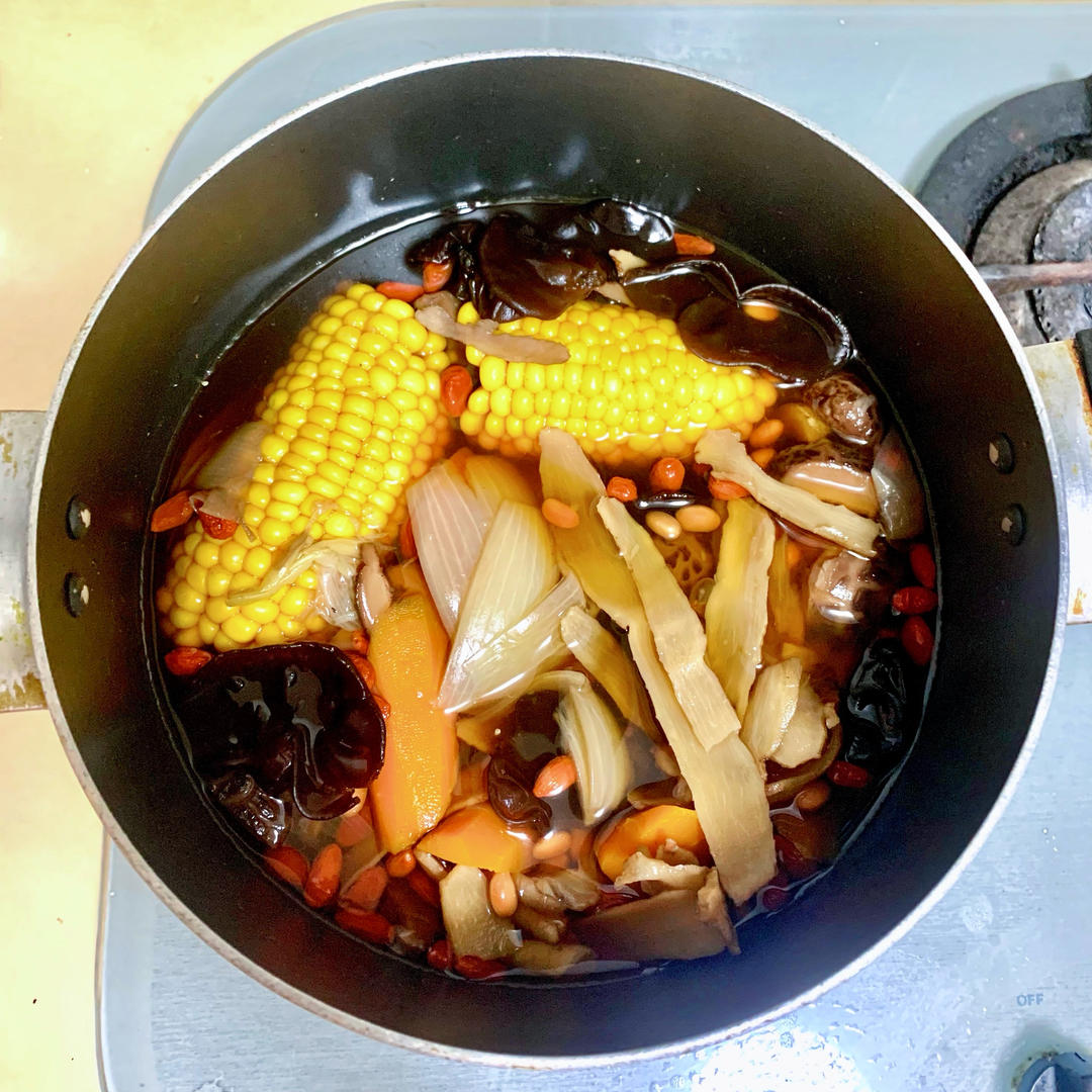 香菇玉米炖鸡汤