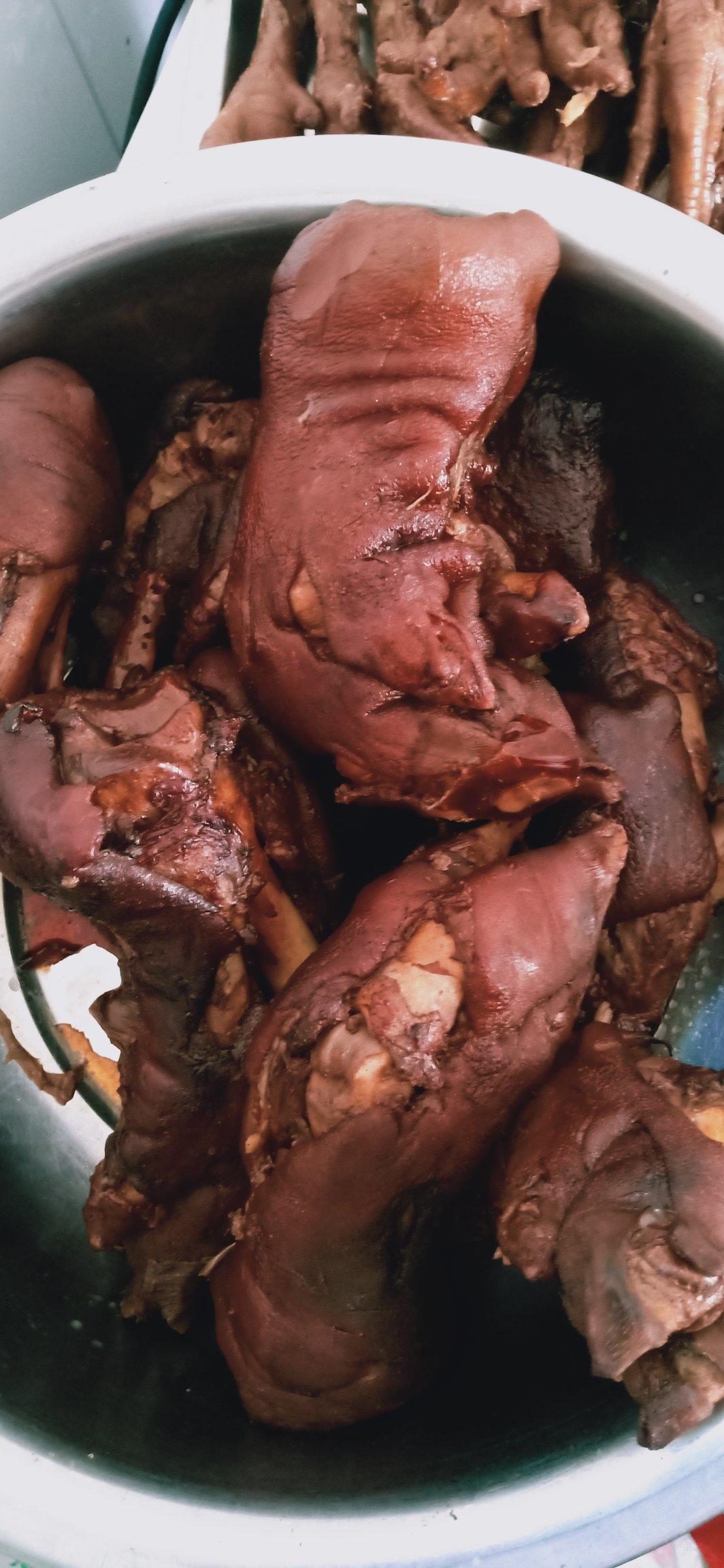 炖猪蹄（软烂脱骨）