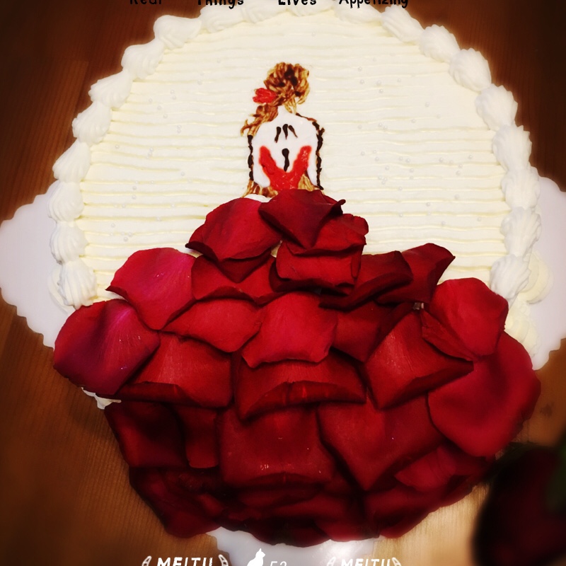 玫瑰花瓣生日蛋糕