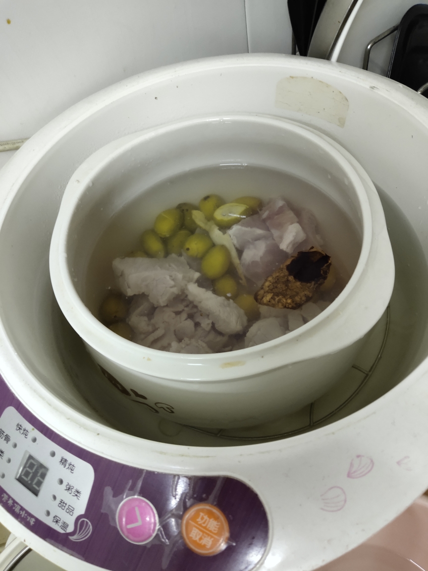 鲜橄榄陈皮炖瘦肉汤的做法 步骤4