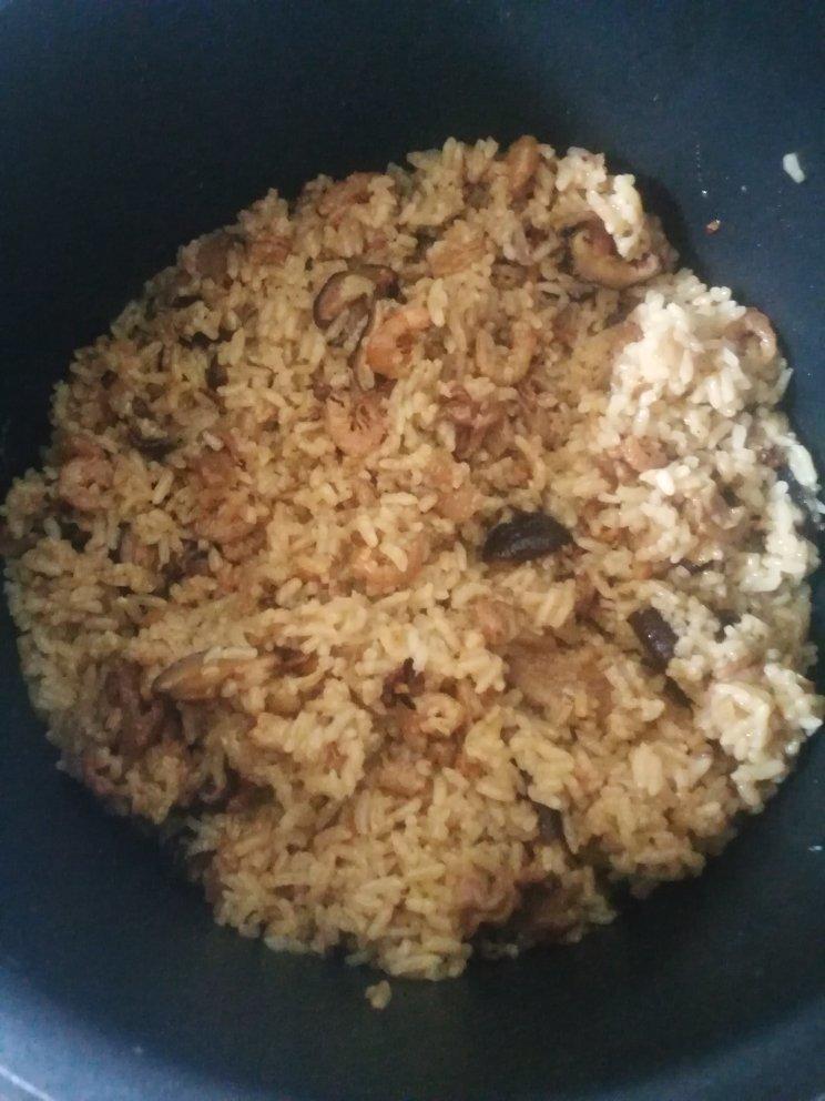 香菇萝卜干虾米焖饭