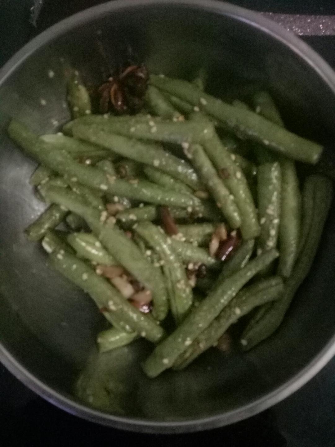 干煸豆角干煸龙豆 不放肉末咸香翠绿又爽口的秘密你一学就会