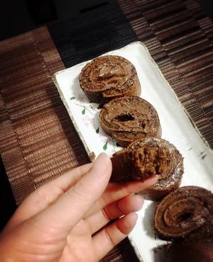 #平底锅版nutella巧克力蛋糕卷#
（出乎意料的好吃～～）的做法 步骤4