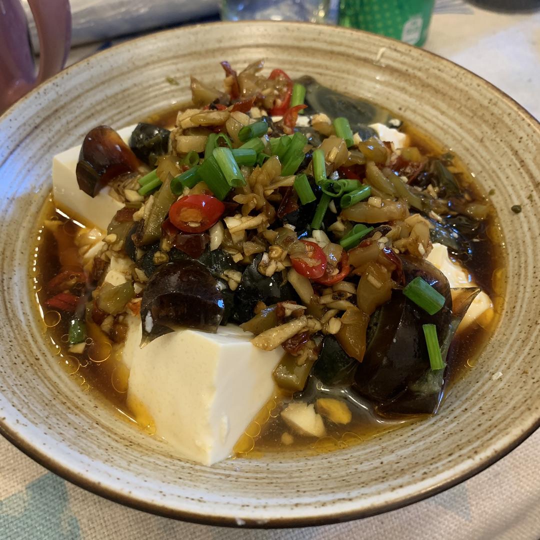 皮蛋拌豆腐