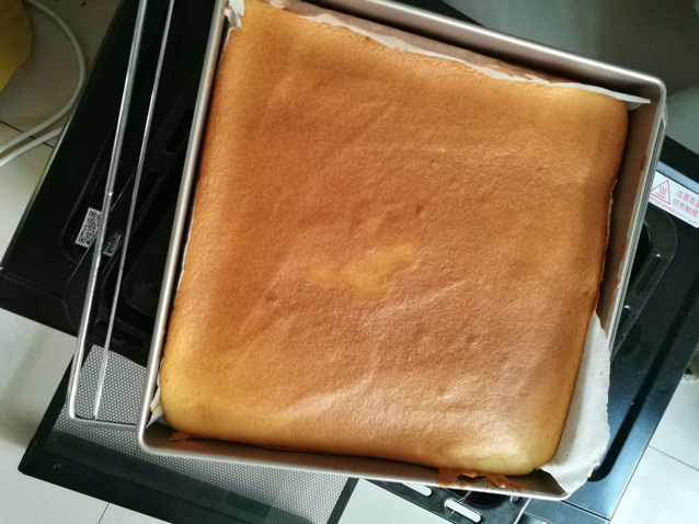 《Tinrry下午茶》教你做基础原味蛋糕卷