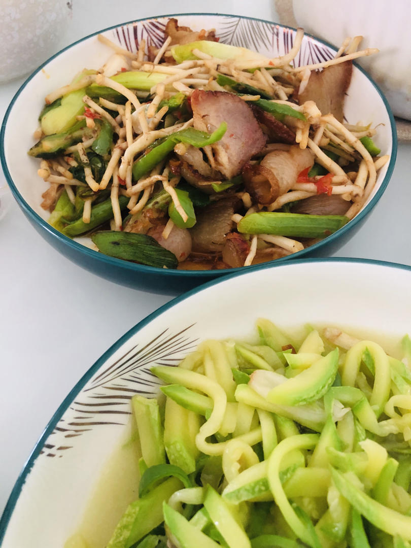 开胃消食下饭的折耳根炒腊肉
