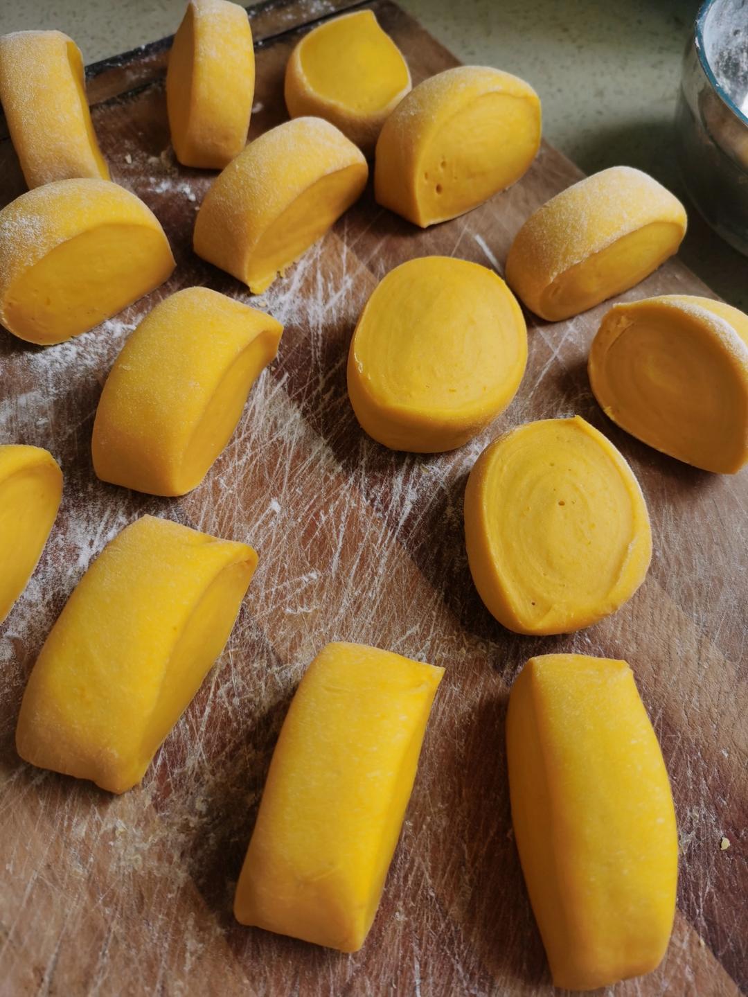 新手也可以--详解如何做出人见人爱、金黄的南瓜馒头