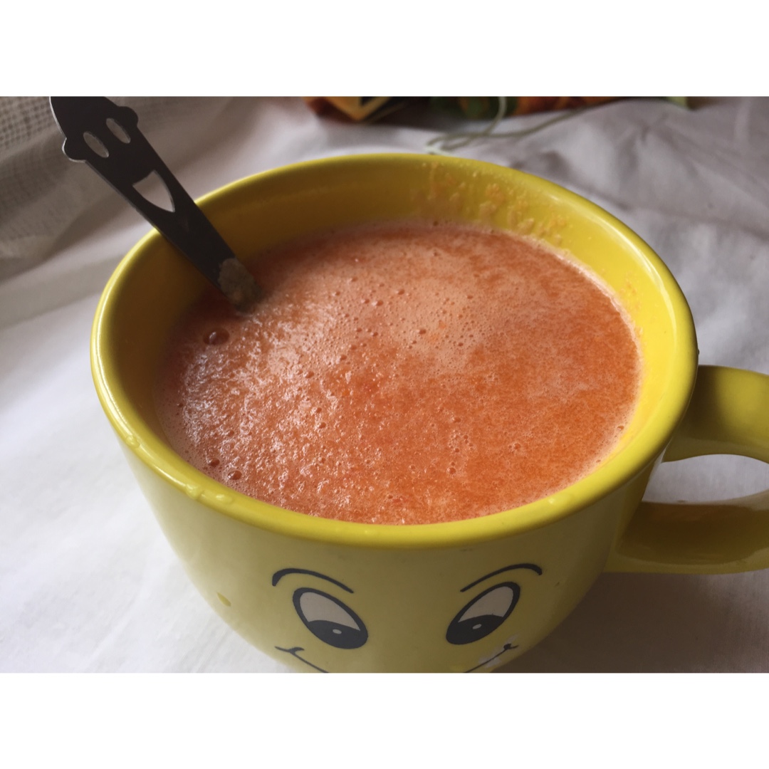 减肥果汁：番茄苹果胡萝卜汁