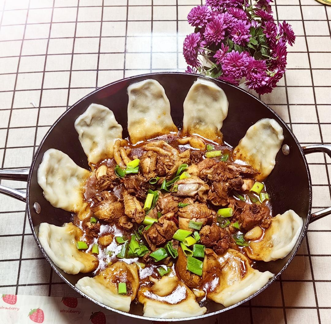 地锅鸡，教你贴饼子好吃的小技巧~