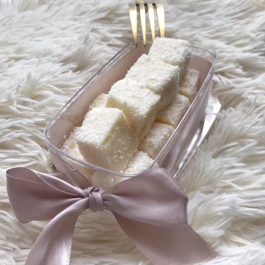 椰丝牛奶小方糕