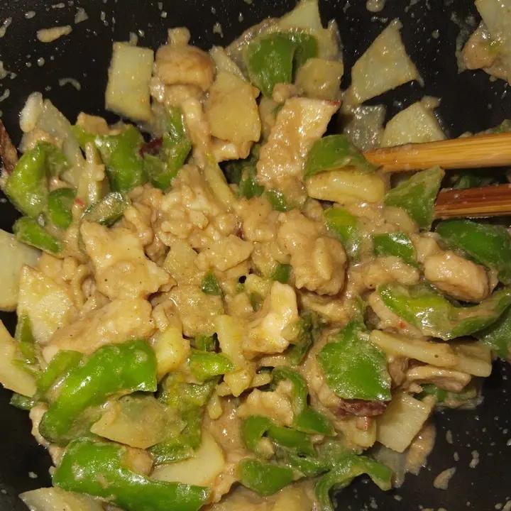 青椒土豆片炒肉