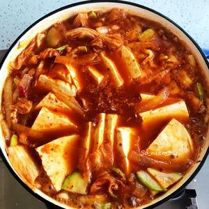 韩式泡菜豆腐锅/辣白菜豆腐汤的做法 步骤10