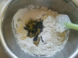【低油低糖】葡萄干香草玛芬蛋糕(玉米油版)的做法 步骤8