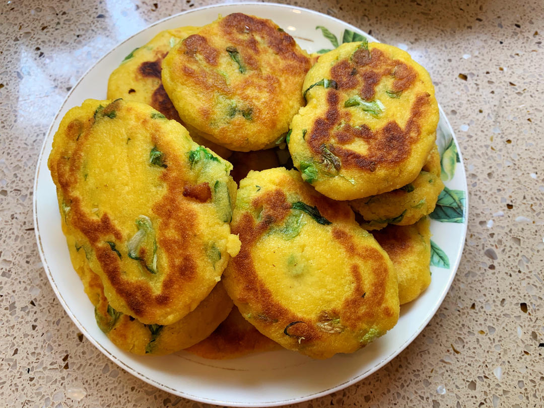 玉米面菜饼子（贴饼子）