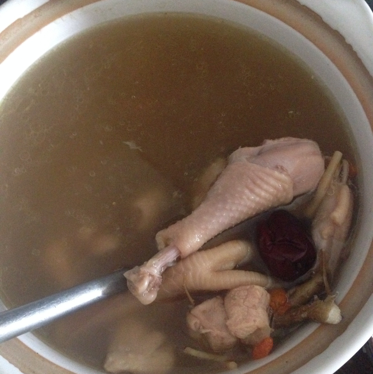 黄芪党参当归炖鸡汤