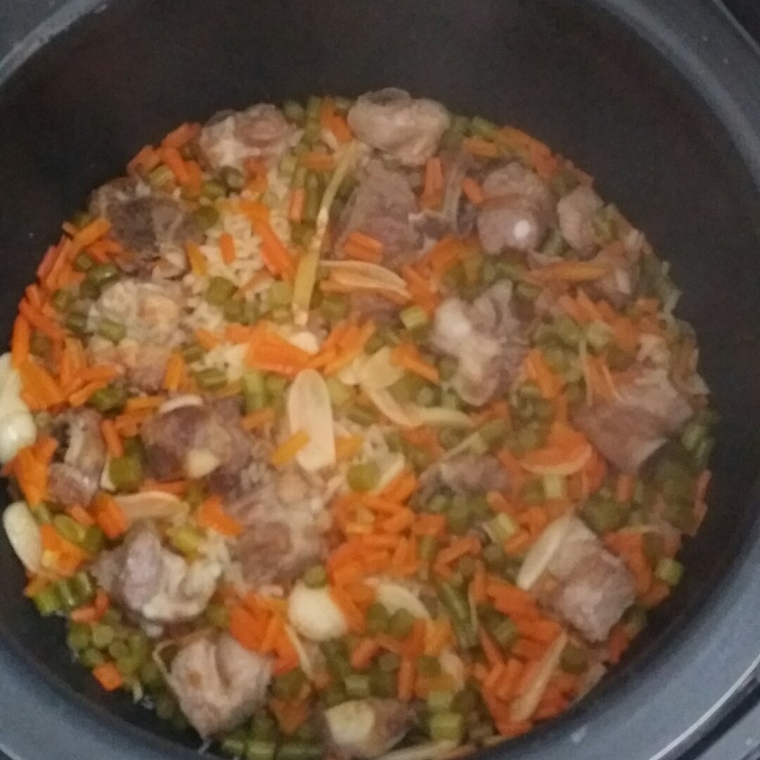 喷香排骨焖饭（爆好吃）