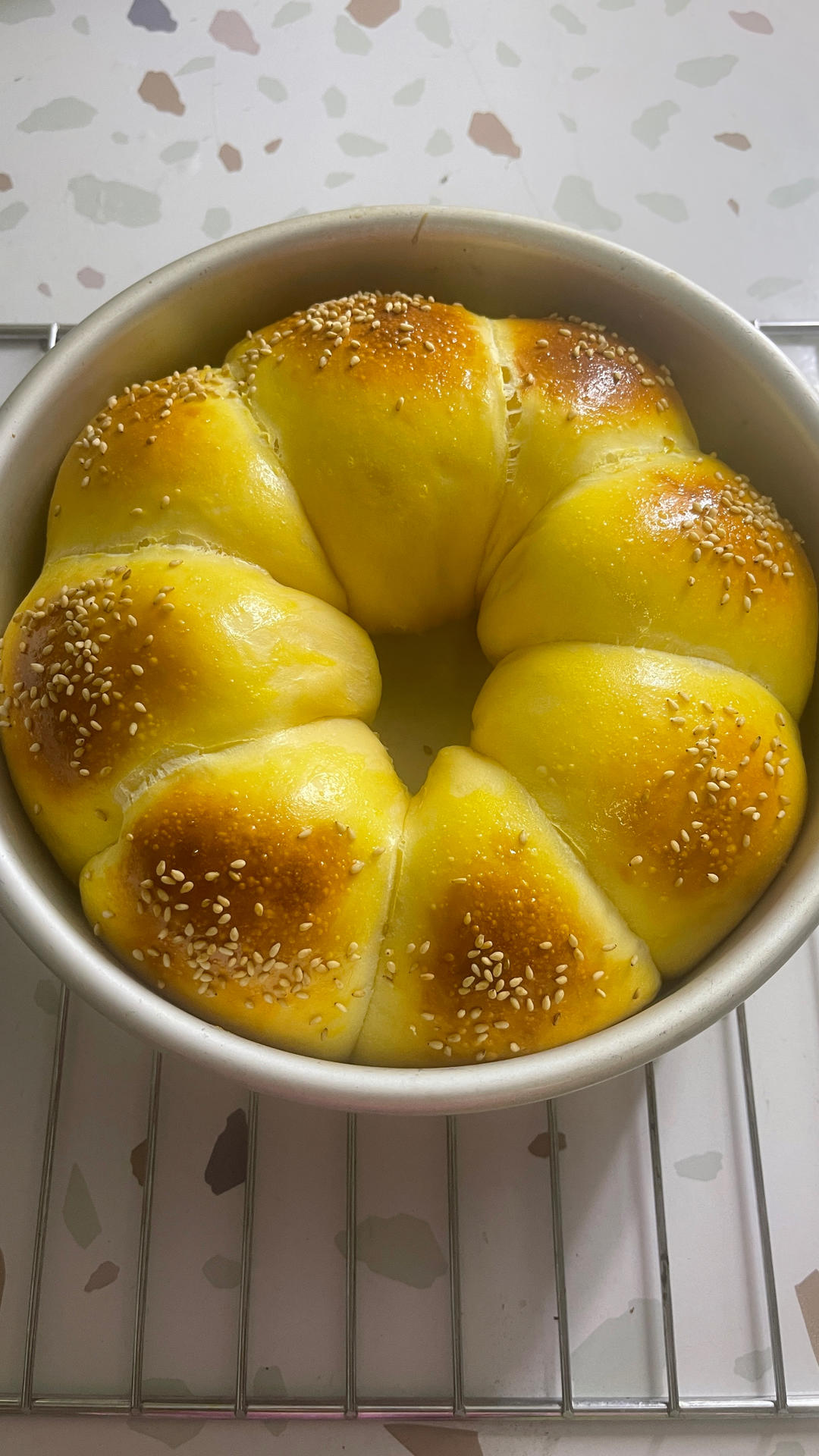 不用烤箱，教你直接用锅蒸手撕面包，松软又拉丝，做法简单