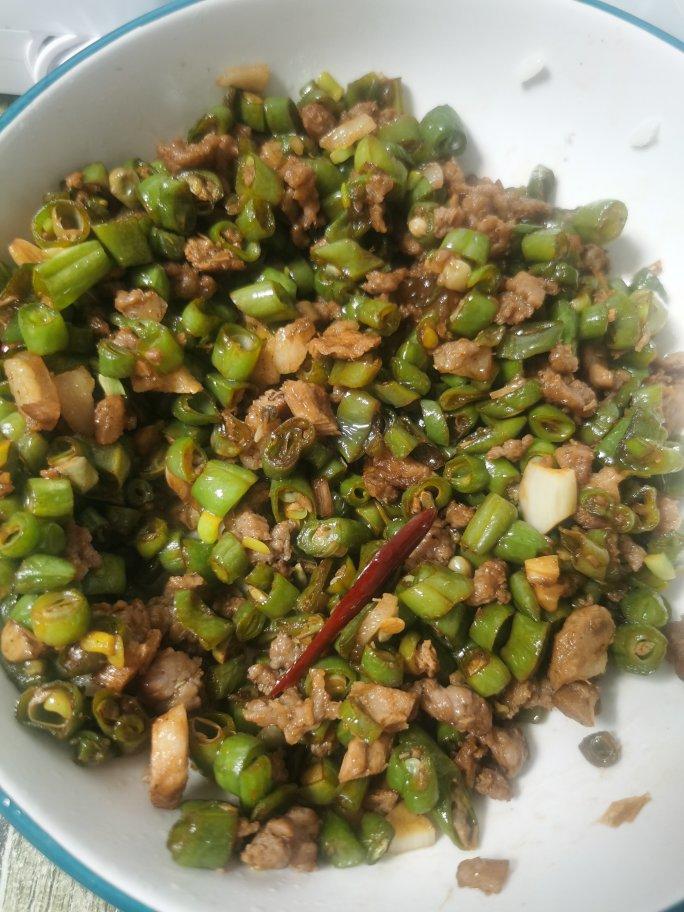 儿子能吃满满一碗饭的肉末豆角