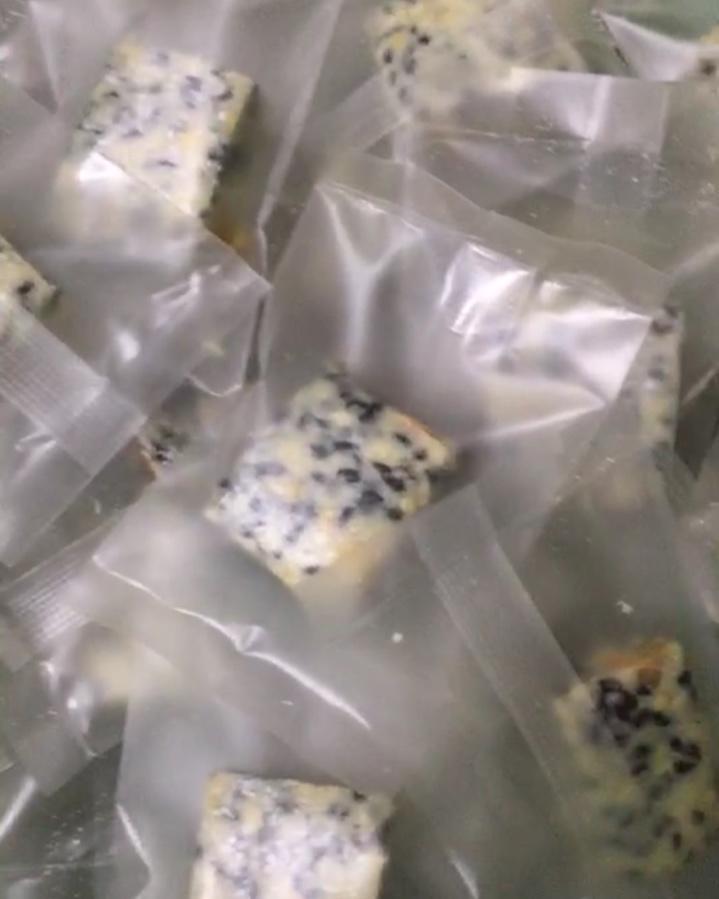 黑芝麻花生牛轧糖