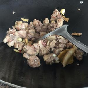 适合夏天的鸭肉焖冬瓜的做法 步骤3