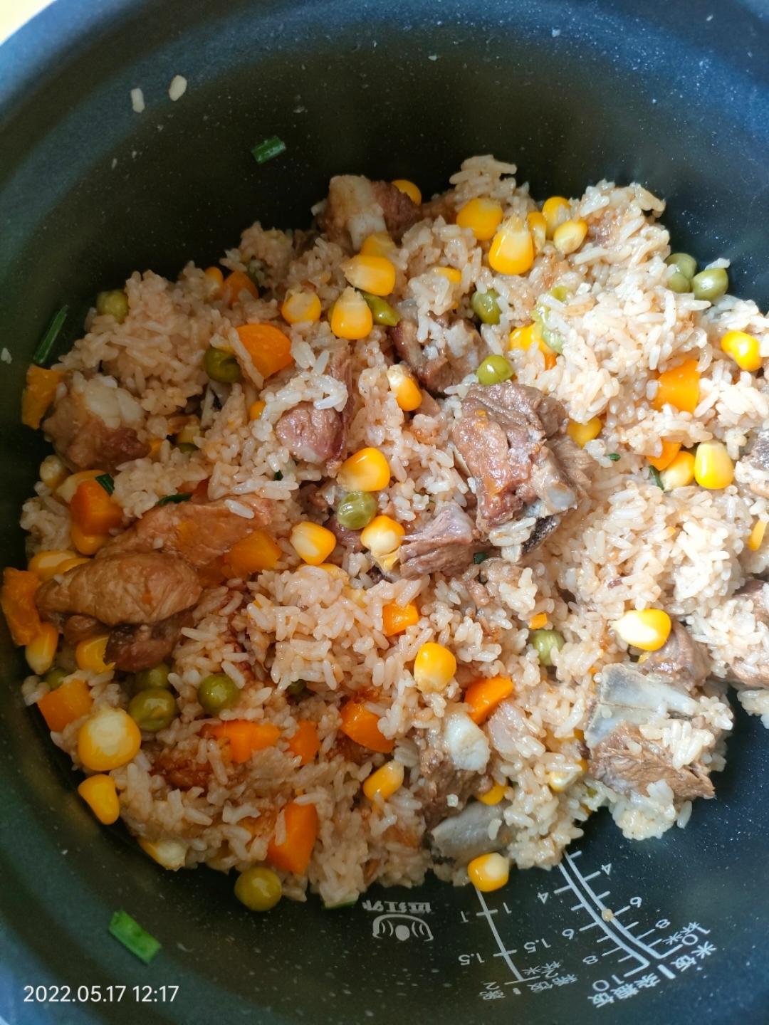 【排骨焖饭】