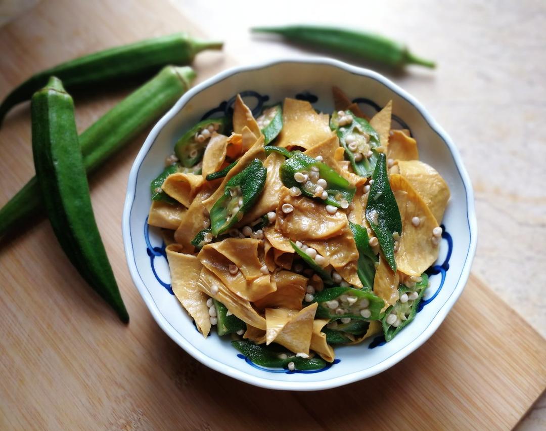 减脂餐无油清炒腐竹秋葵