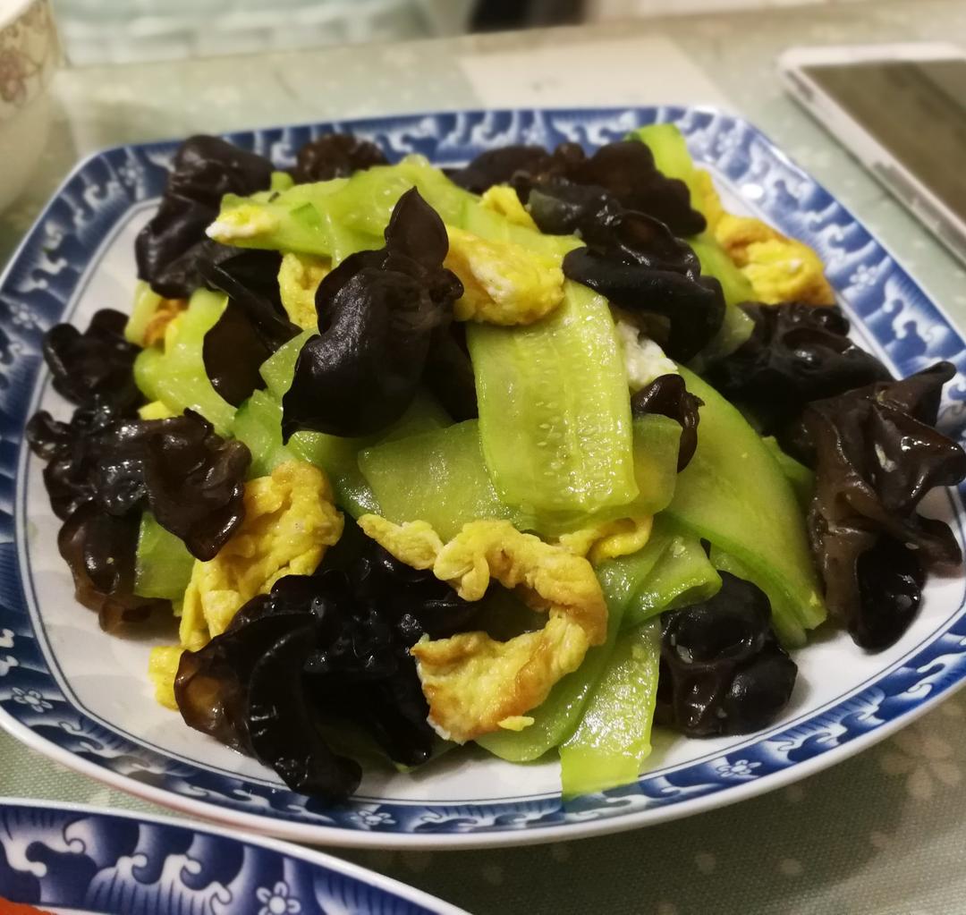 黄瓜木耳炒鸡蛋